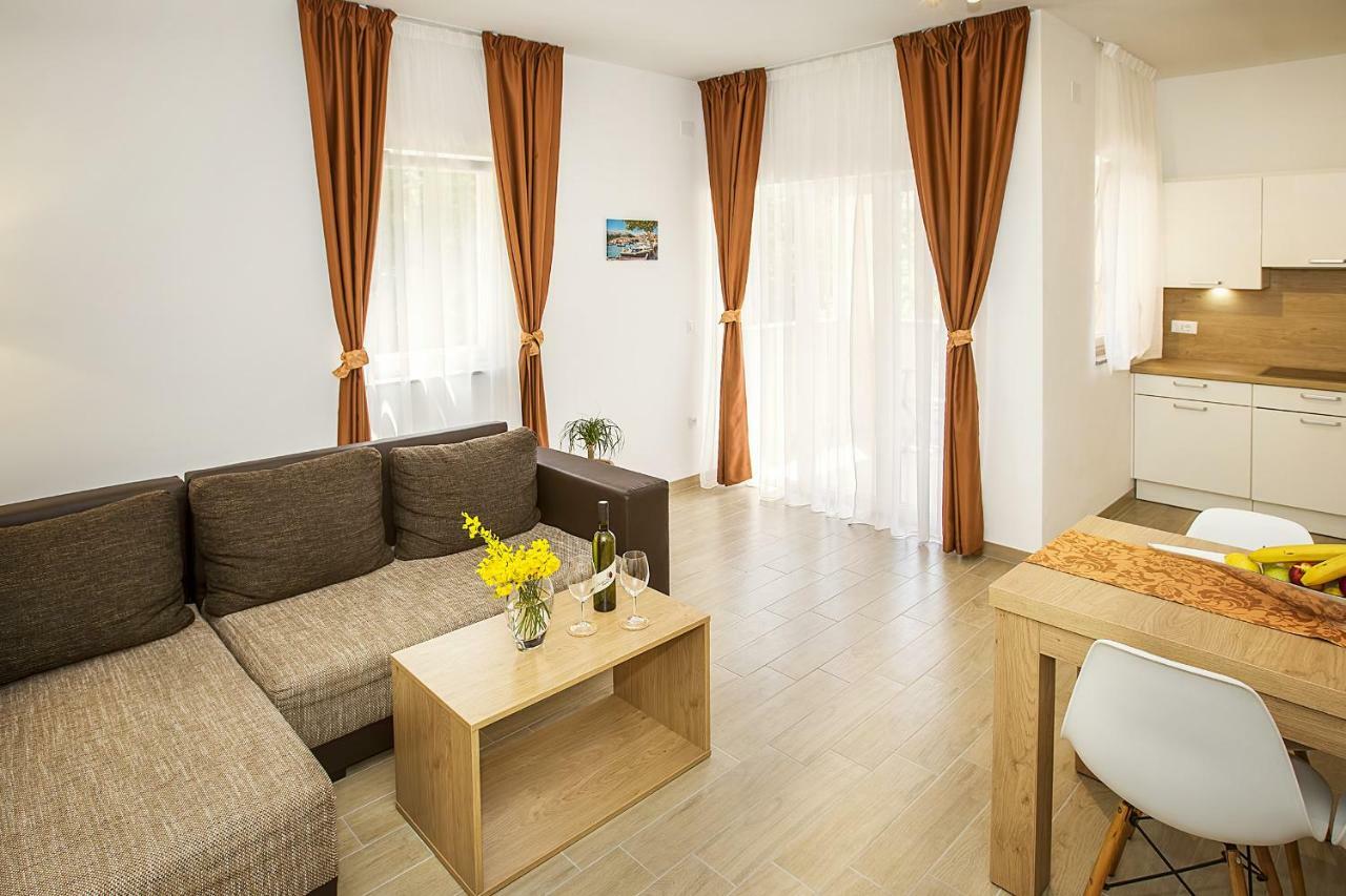 Residence Mediterraneo II Baška Eksteriør billede